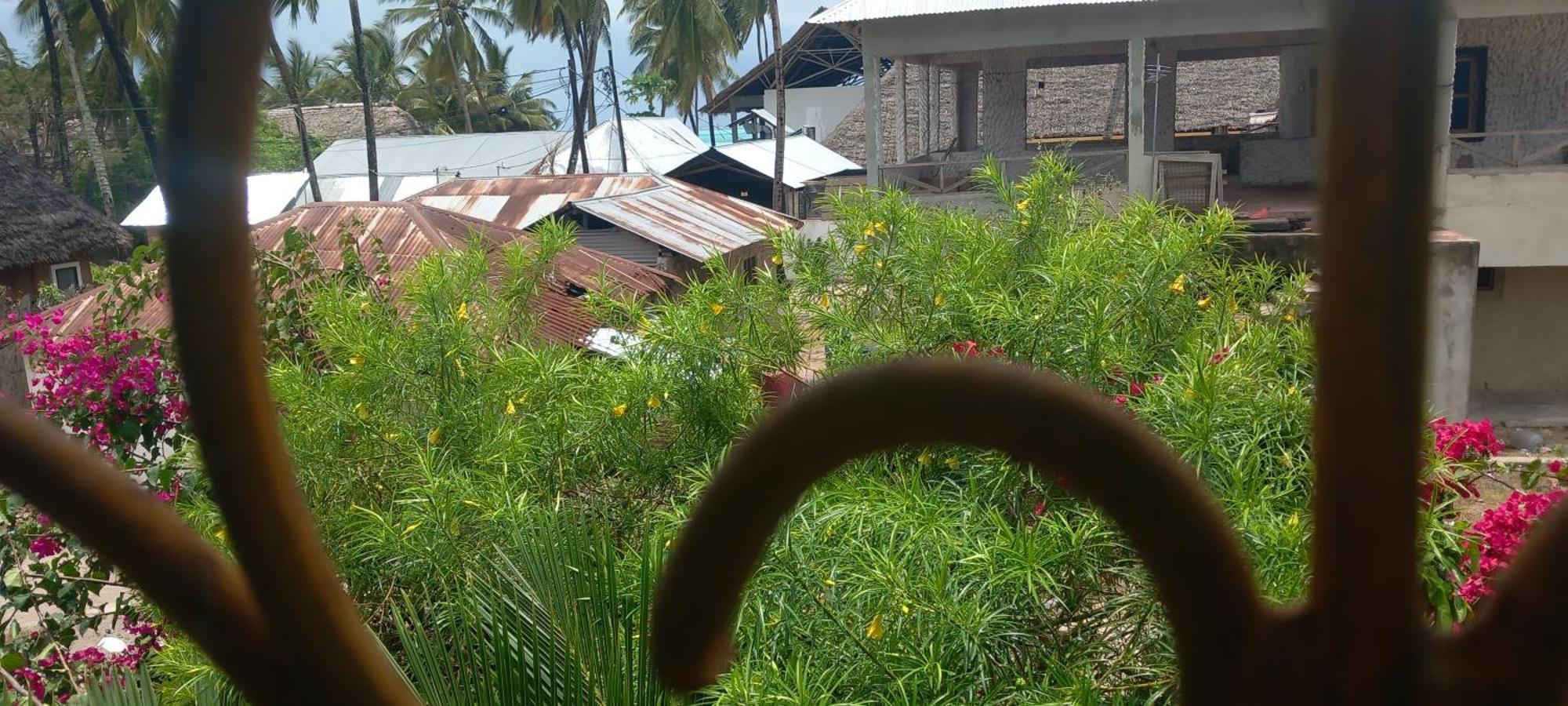 La Locanda Lodge - Apartment, 4 Double Rooms & Kitchen Near The Beach 잠비아니 외부 사진